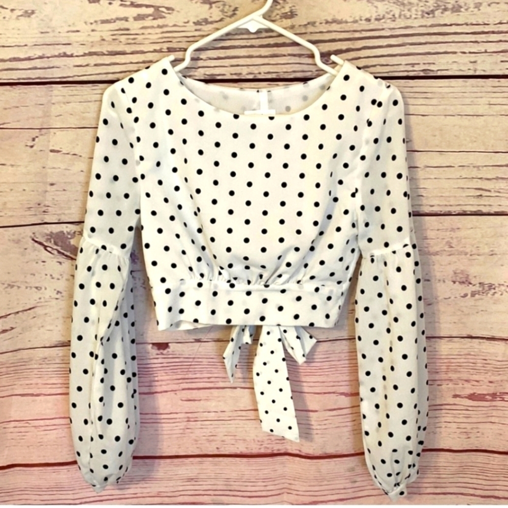 Superdown Yasmin Tie Back Crop Top In White & Black Small - Picture 7 of 13
